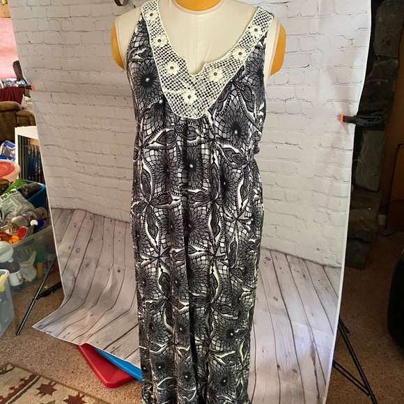 live and let live Dresses & Skirts - WOMENS LADIES Size XL long sun dress black and white with cream Lace